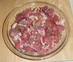 03: Choppy beef and chuck on pretty paprika. Throw the meat in the pan with the onions and make it sizzley too.